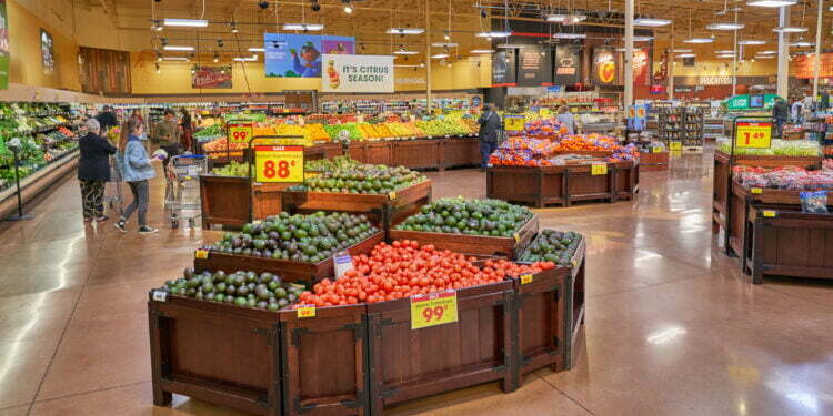 Florida grocery store battered for growing Hurricane Dorian cake